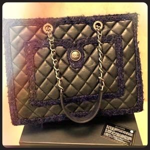 Beautiful CHANEL Shopping Tote